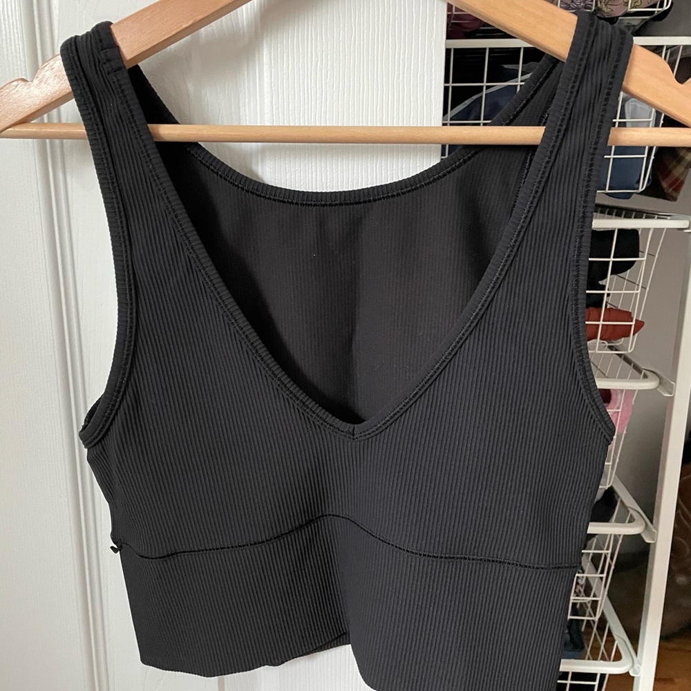 Lululemon black pivot top